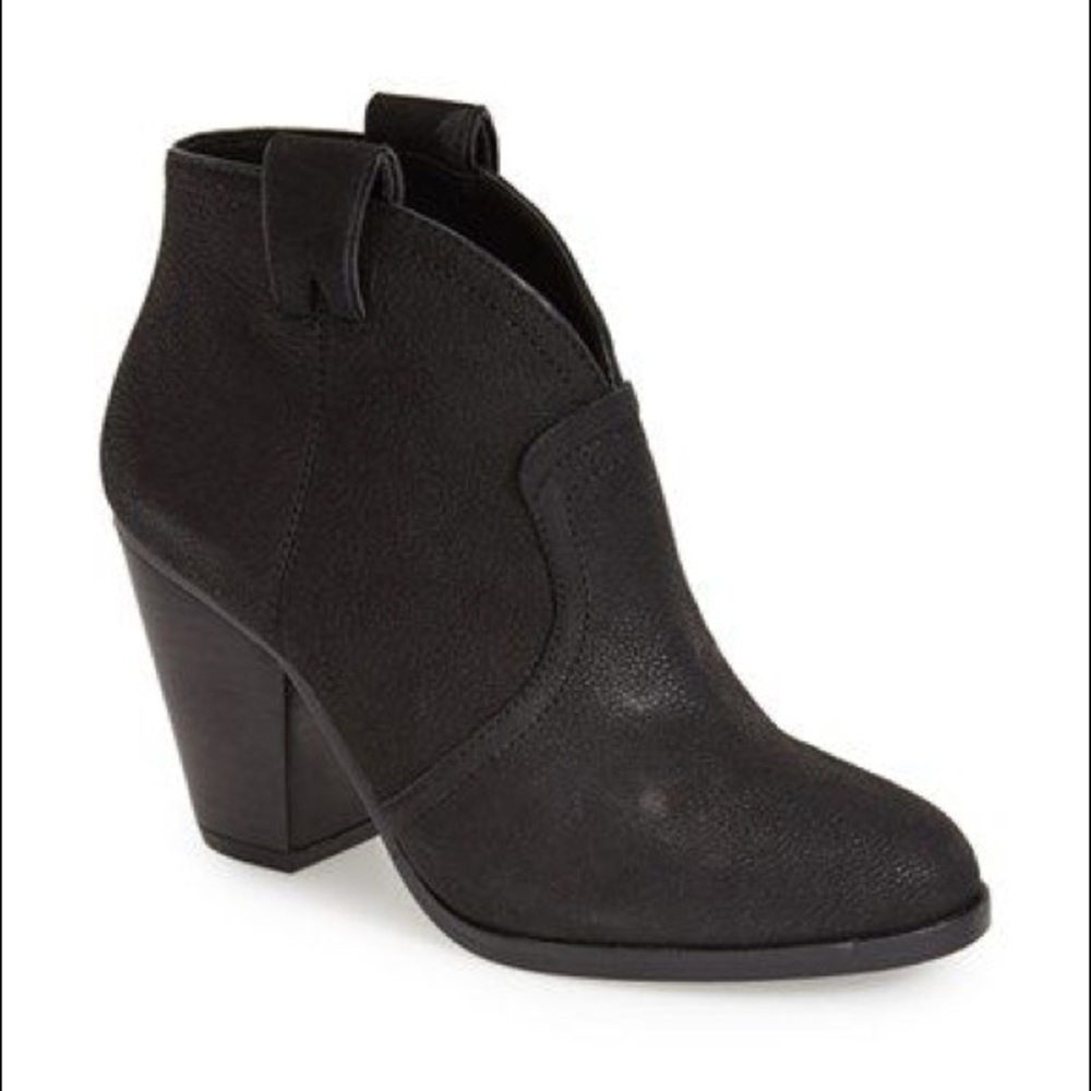 Vince Camuto Black Leather Hillsy Boots 5.5